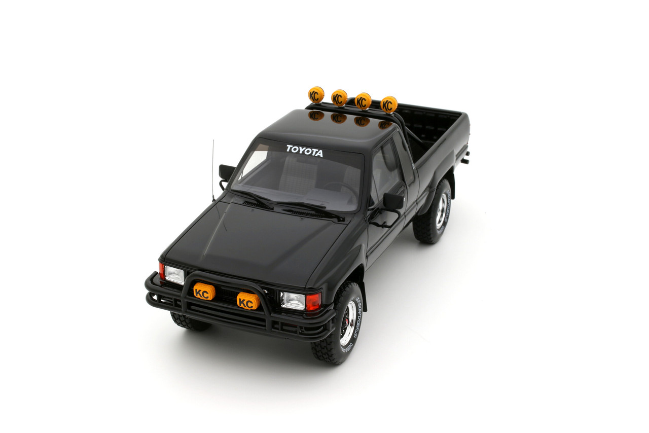 1/18 OTTO Toyota Hilux SR5 (Gloss Black) Car Model