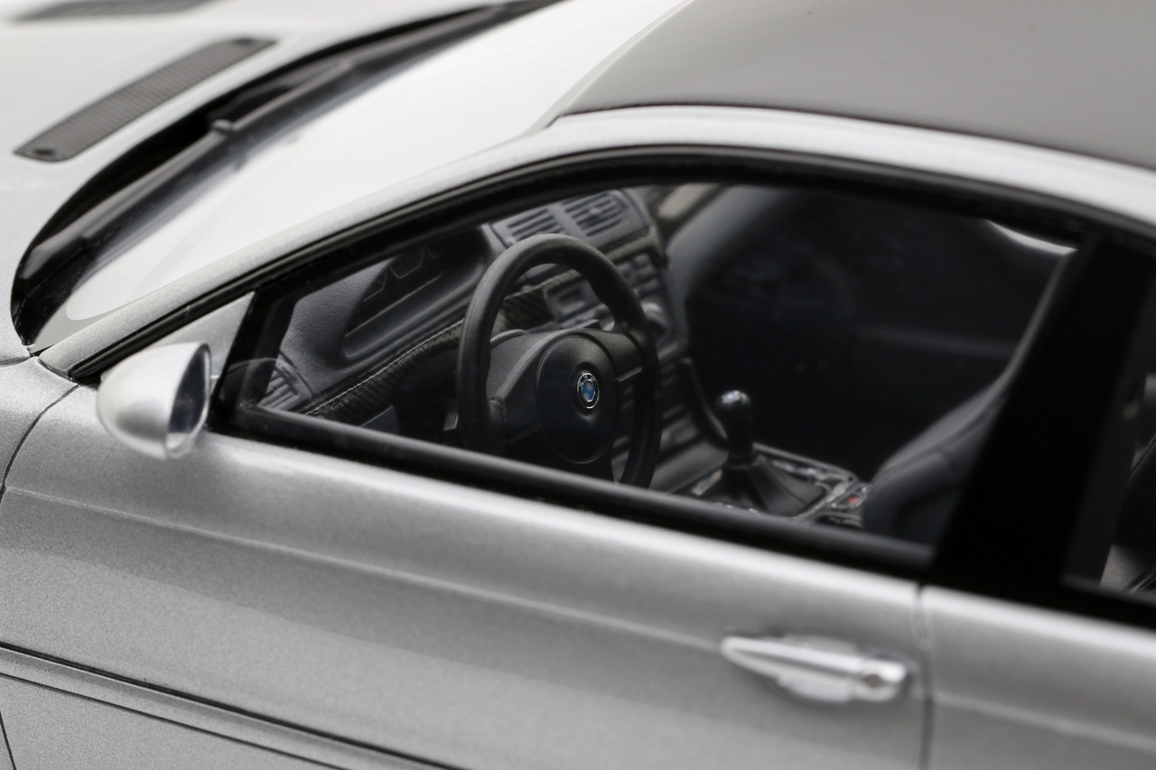 ミニカー BMW E46 M3 CSL 1/18  OttO mobile Ltd $_1.JPG?set_id=8800005007