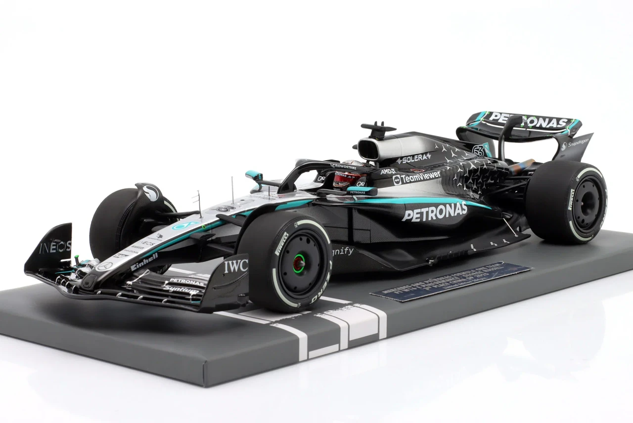 1/18 Minichamps 2025 Formula 1 China GP Mercedes-AMG Petronas F1 W16 E Performance 3rd Place #63 George Russell Car Model
