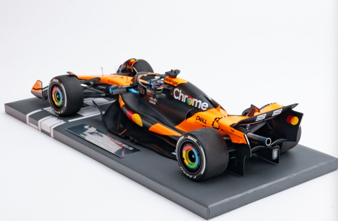 1/18 Minichamps 2025 Formula 1 China GP Winner McLaren F1 Team MCL39 #81 Oscar Piastri Car Model