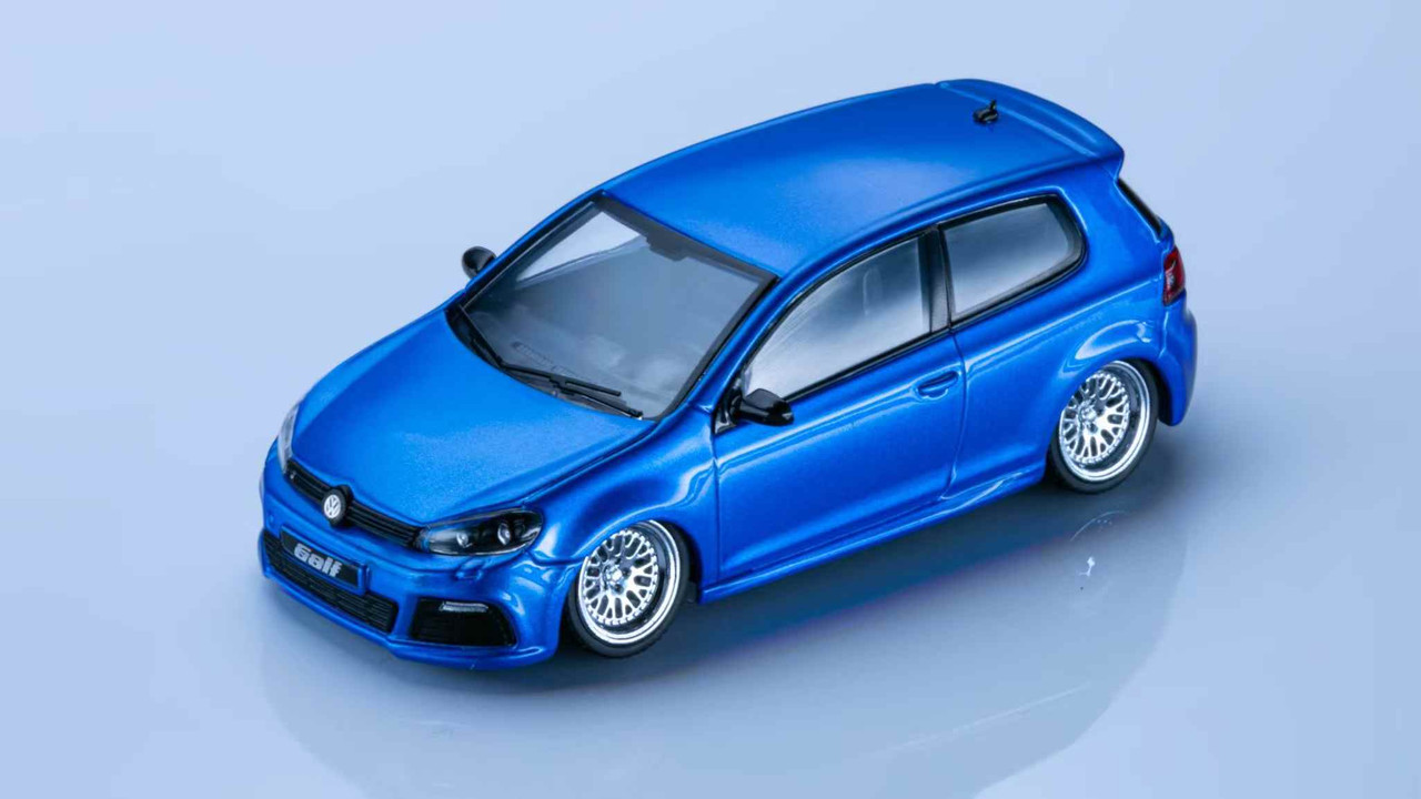 1/64 Maxwell Volkswagen VW MK6 Golf R Lowrider (Blue) Diecast Car