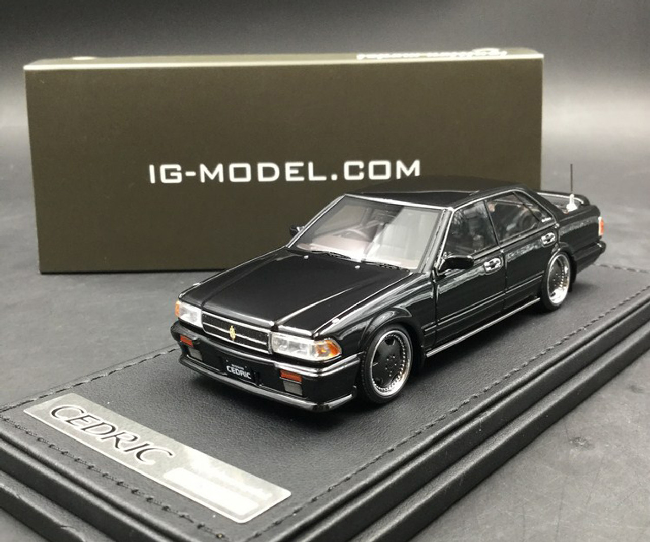 1/43 IG Ignition Model Nissan Cedric (Y32) Gran Turismo (Black) Car Model IG1253