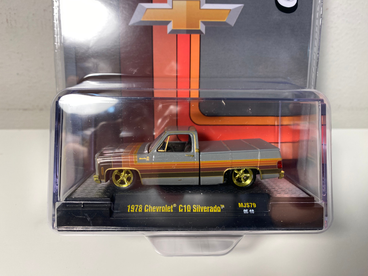 CHASE CAR 1/64 M2 Machines 1978 Chevrolet C10 Silverado Squarebody