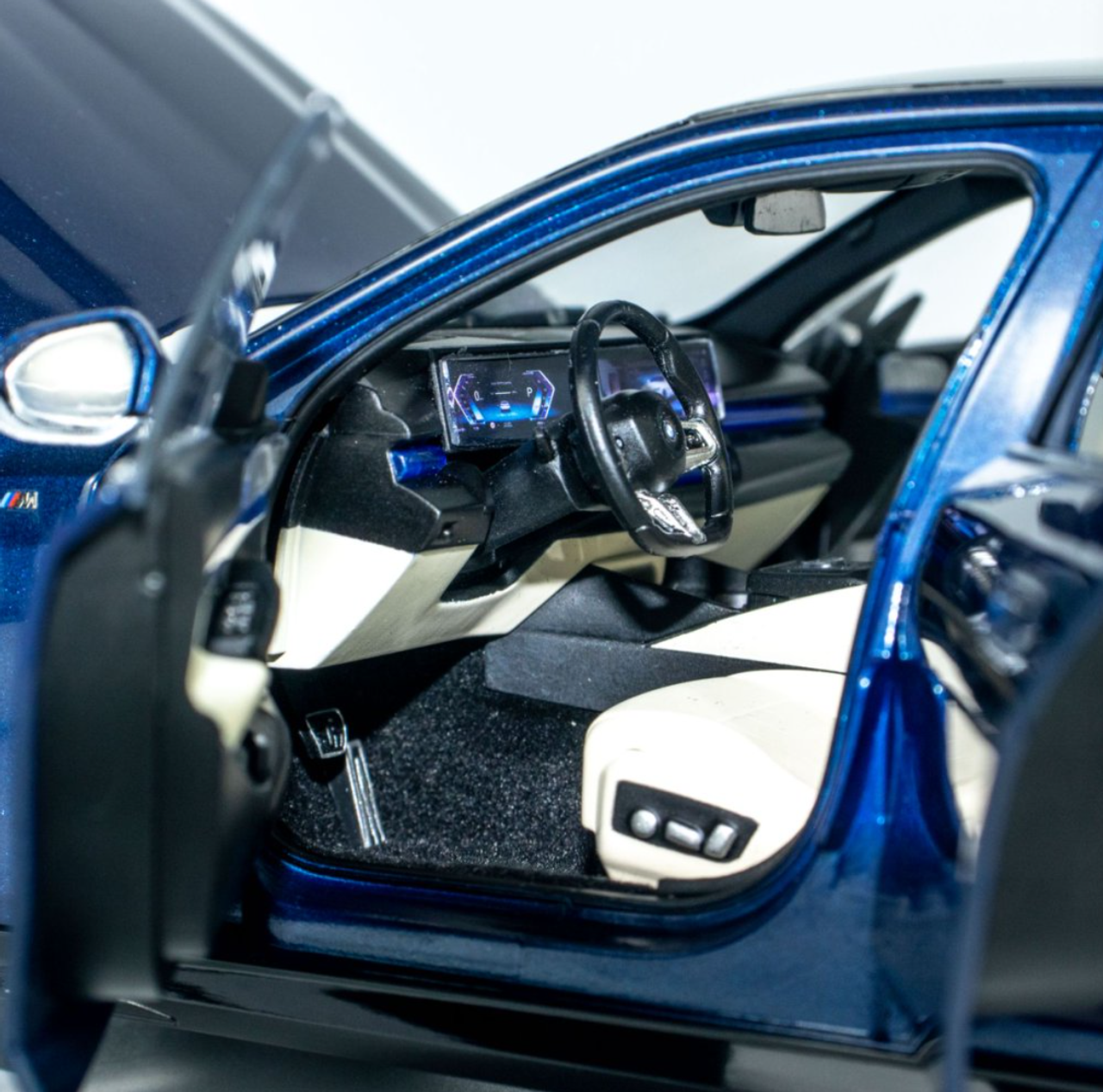 1/18 Minichamps 2023 BMW i5 (Blue Metallic) Diecast Car Model