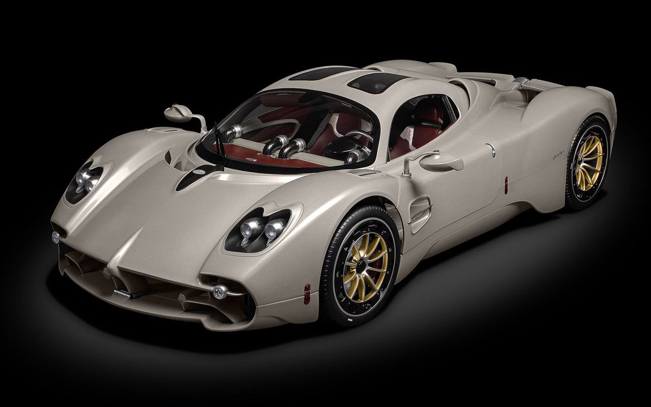 1/8 Pocher Pagani Utopia (Renaissance Grey) Model Kit