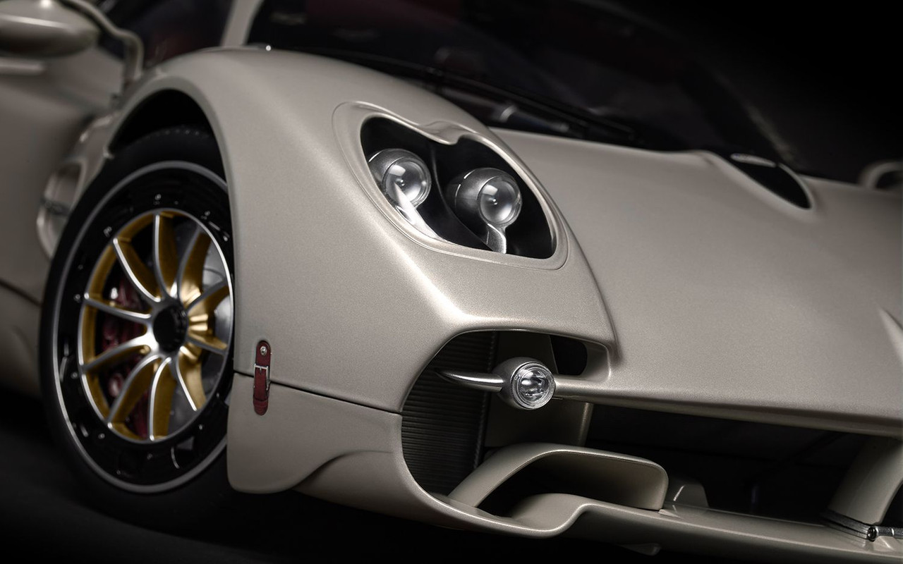 1/8 Pocher Pagani Utopia (Renaissance Grey) Model Kit