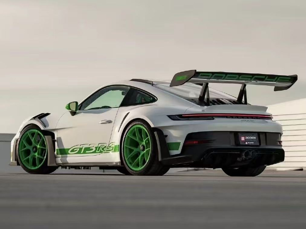 ワンピース 1/64 HH Model Porsche 911 992 GT3 RS (White with Green