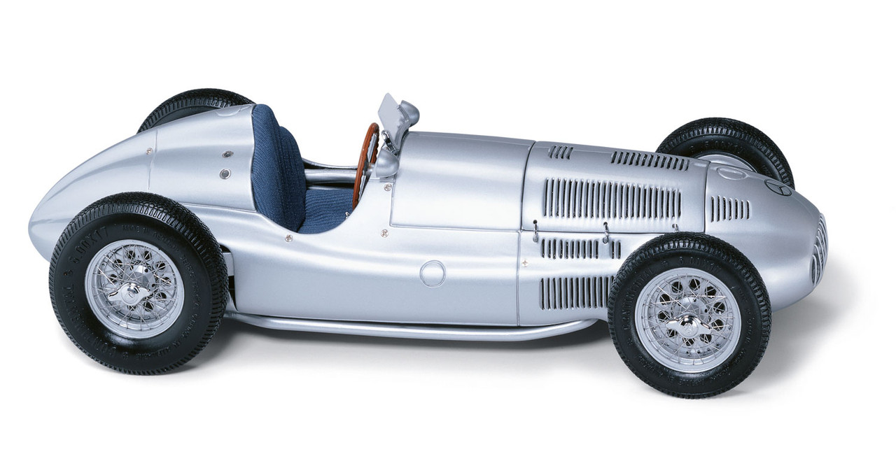 Mercedes Benz W165 1939 1/18スケール 1/18 CMC 1939 Mercedes-Benz W165 Diecast Car Model - LIVECARMODEL.com