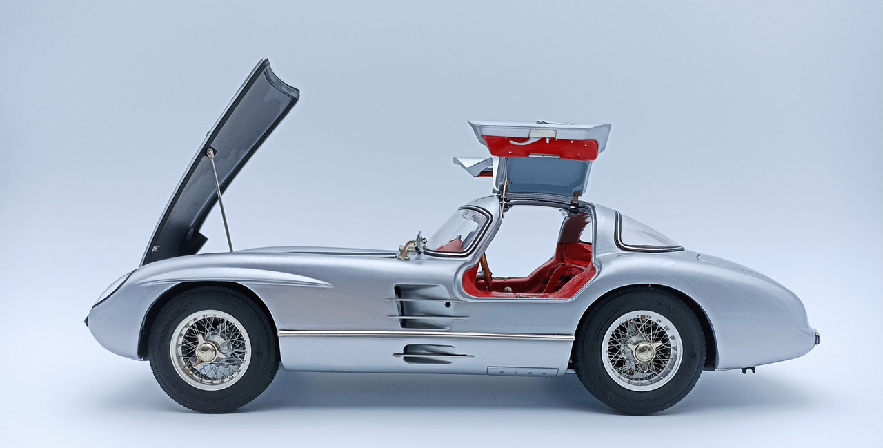 1/18 CMC 1955 Mercedes-Benz 300 SLR Coupe (Silver) Diecast Car