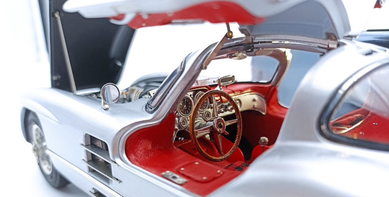 1/18 CMC 1955 Mercedes-Benz 300 SLR Coupe (Silver) Diecast Car