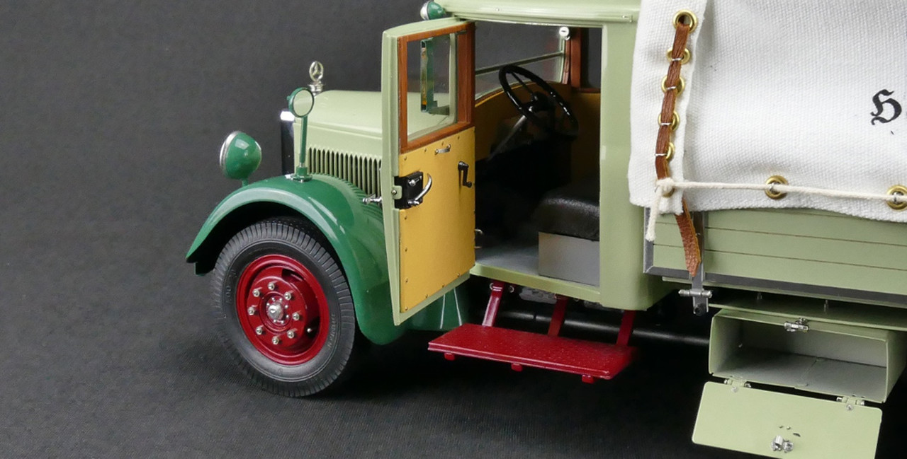 1/18 CMC 1933-1936 Mercedes-Benz LO 2750 Truck with Tarpaulin (Green & Red) Diecast Car Model