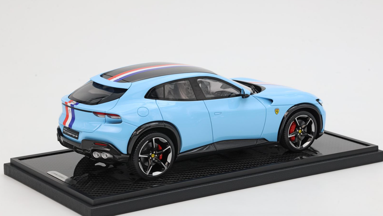 BBR Ferrari Purosangue Carbonio 1/18 – Azzurro La Plata Avec Vitrine, Collection