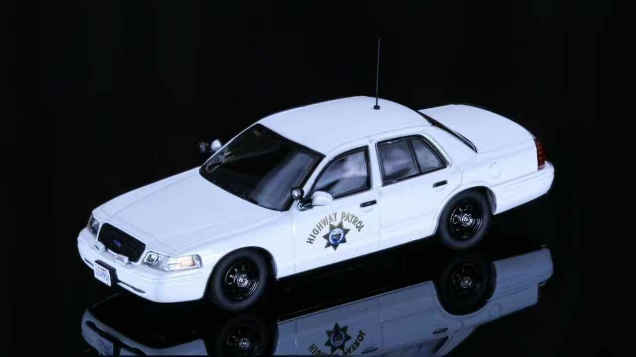 1/64 Rollin64 Ford Crown Victoria MK2 EN114 California