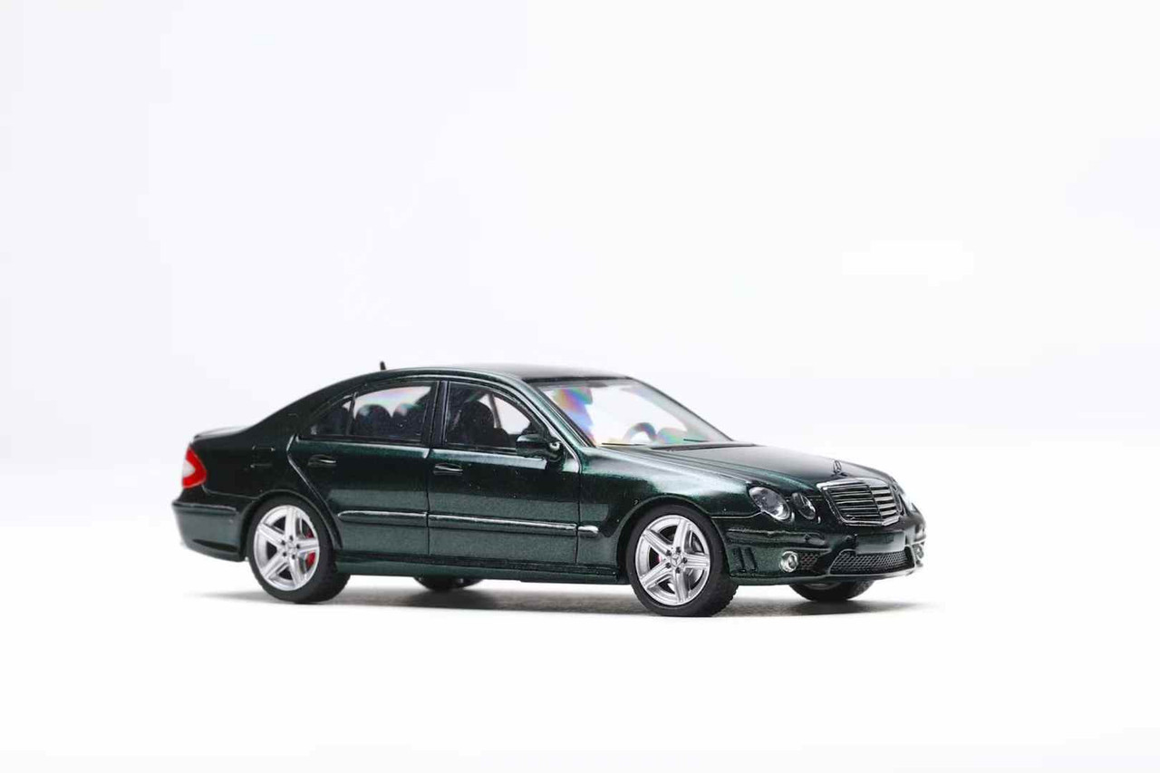 1/64 King Model Mercedes-Benz E-Class E63 AMG W211 (Green) Diecast
