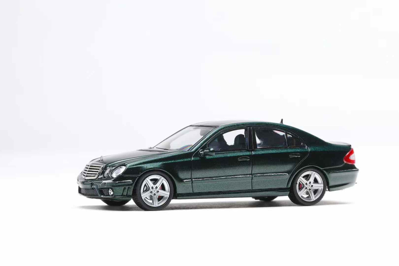 専用90 1/64 King Model Mercedes-Benz E-Class E63 AMG W211 (Green) Diecast