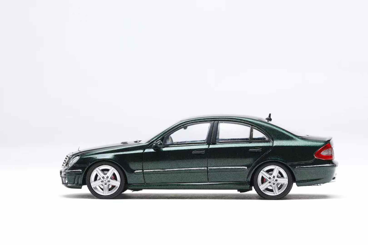 1/64 King Model Mercedes-Benz E-Class E63 AMG W211 (Green) Diecast