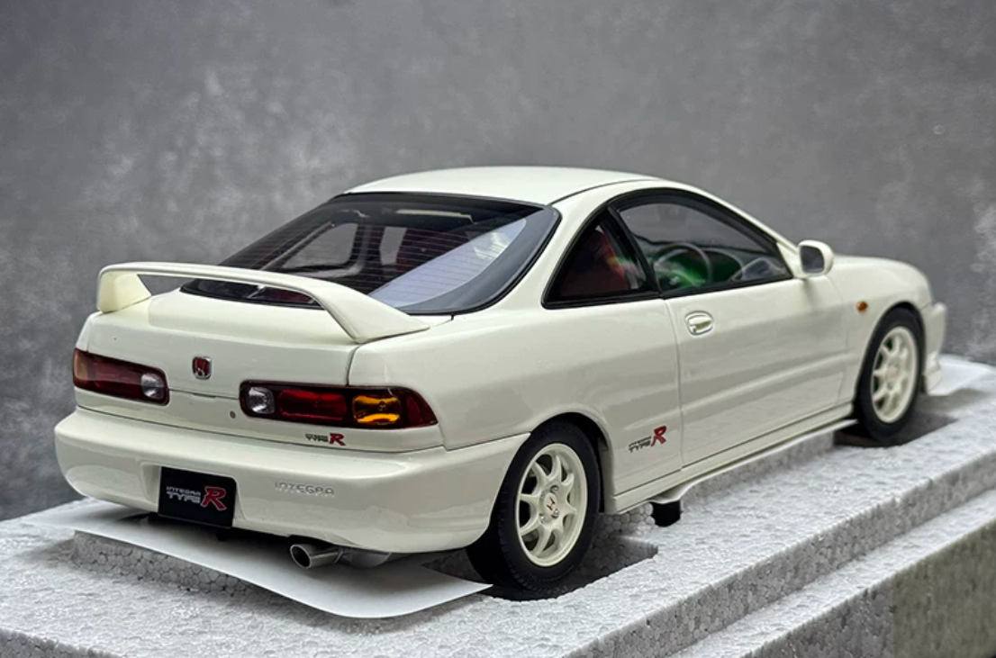 1/18 Motorhelix Honda Integra Type R (DC2) Pre-Facelift (White) Diecast Car Model