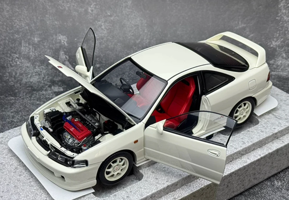 1/18 Motorhelix Honda Integra Type R (DC2) Pre-Facelift (White) Diecast Car Model