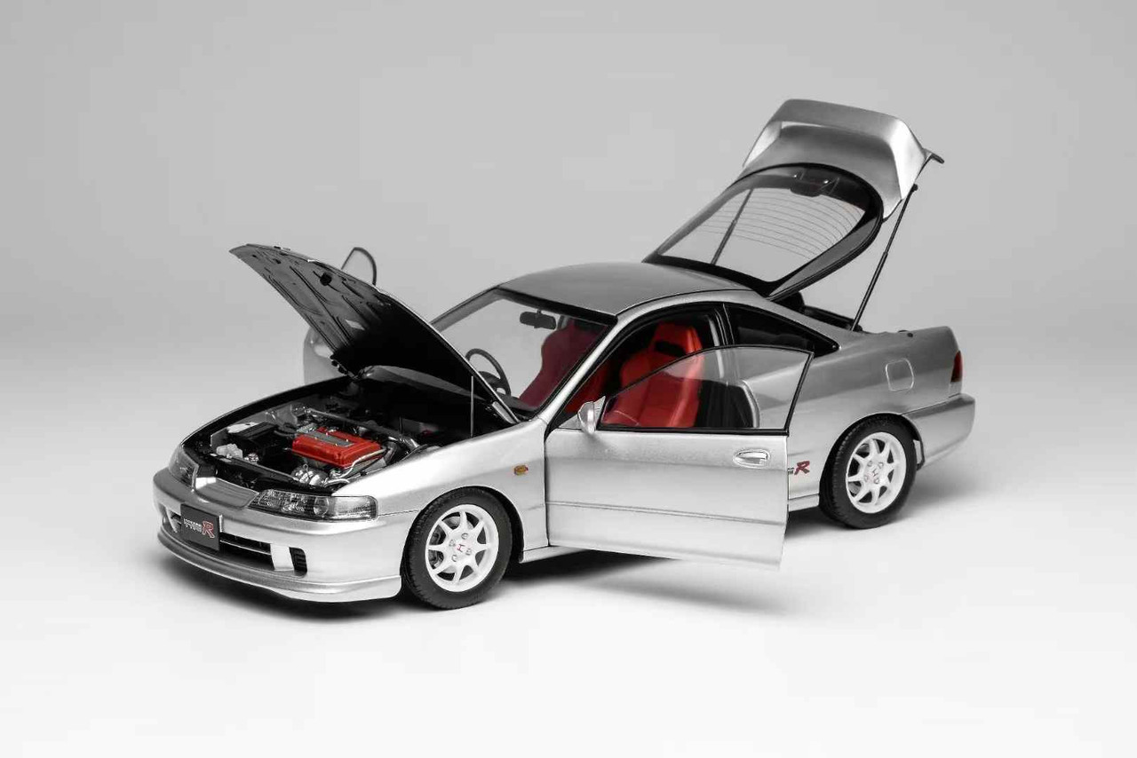 1/18 Motorhelix Honda Integra Type R (DC2) Pre-Facelift (Silver