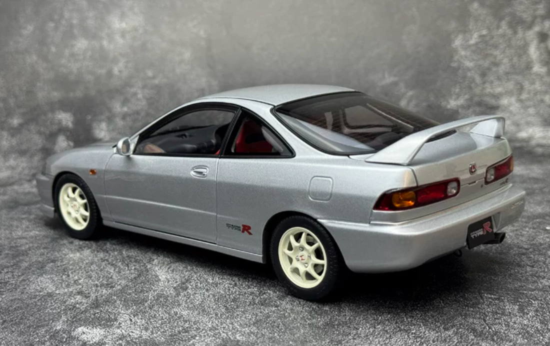 1/18 Motorhelix Honda Integra Type R (DC2) Pre-Facelift (Silver) Diecast Car Model