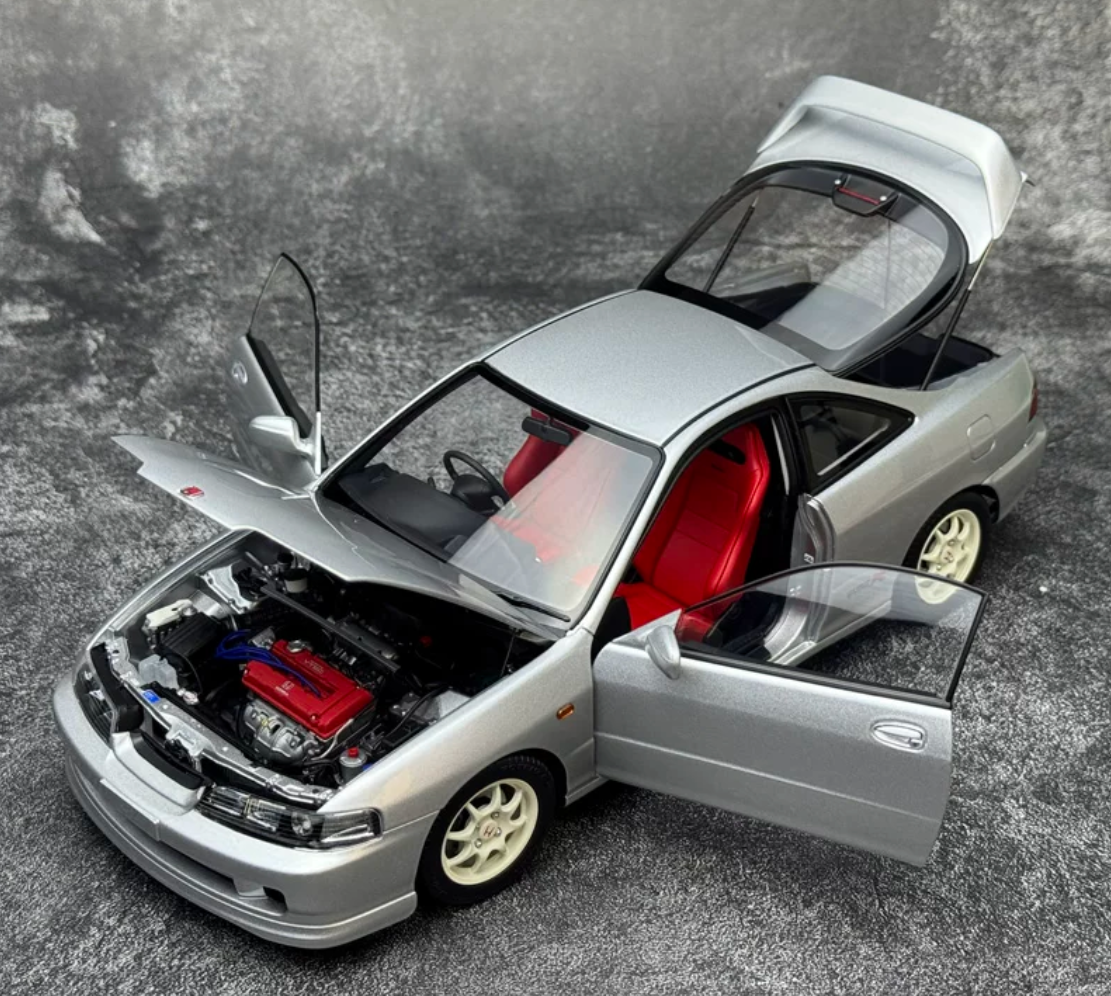 1/18 Motorhelix Honda Integra Type R (DC2) Pre-Facelift (Silver) Diecast Car Model