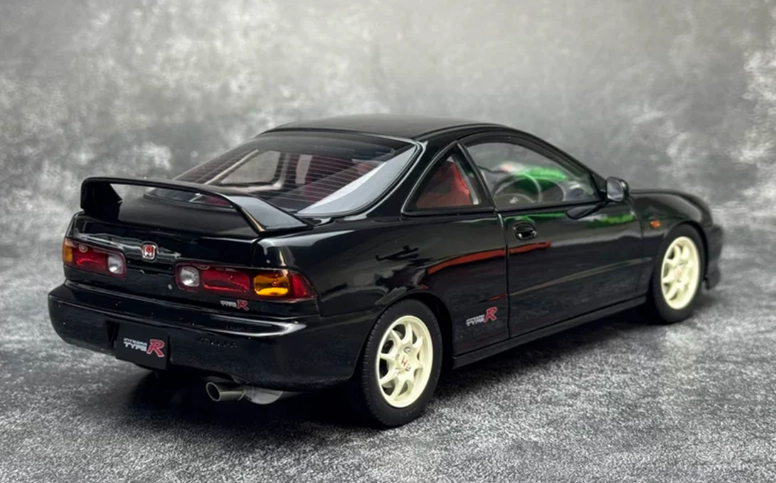 1/18 Motorhelix Honda Integra Type R (DC2) Pre-Facelift (Black) Diecast Car Model