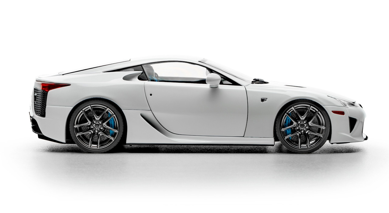 1/18 Well Lexus LFA (White with Blue Interior) Diecast Car Model