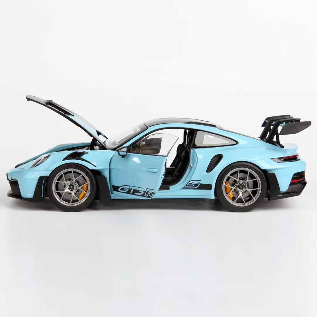 1/18 Norev 2022 Porsche 911 992 GT3 RS with Weissach Package