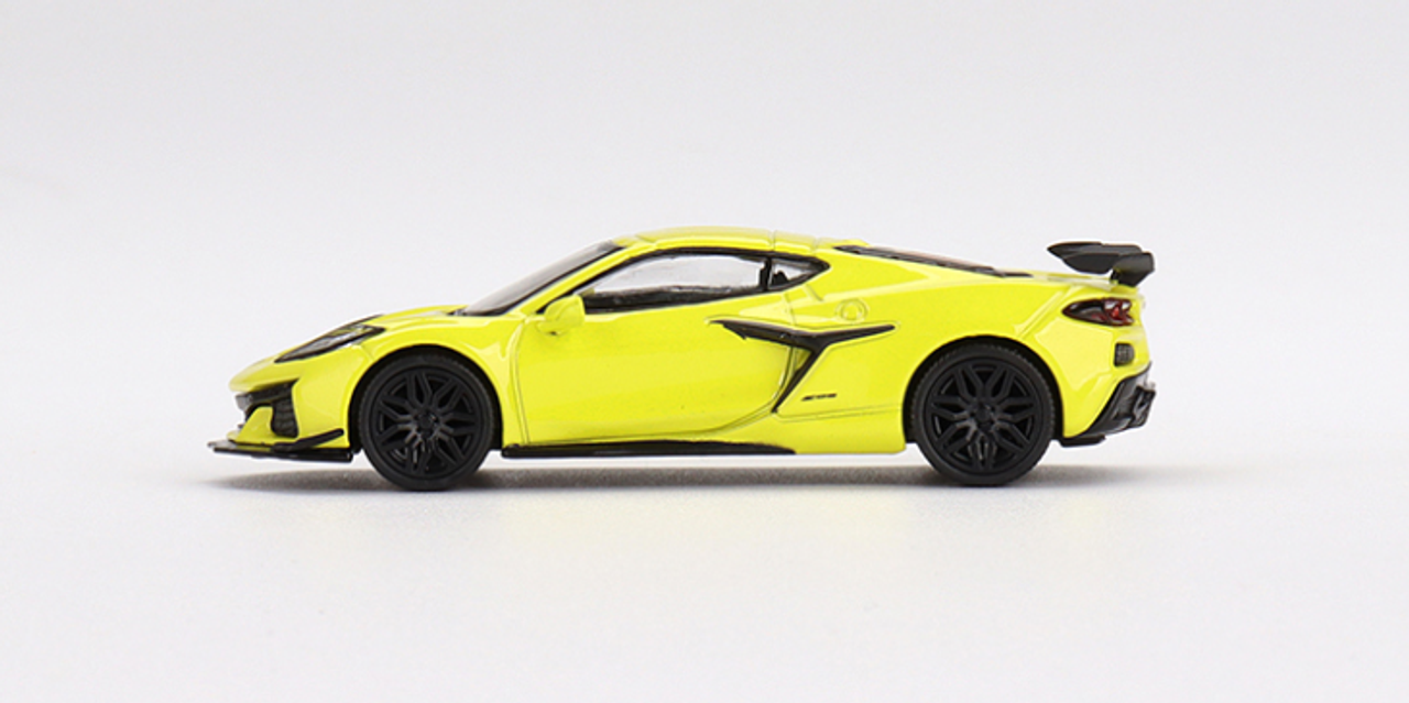 DEFECT 1/64 Mini GT 2023 Chevrolet Corvette Z06 (Accelerate Yellow) Diecast Car Model
