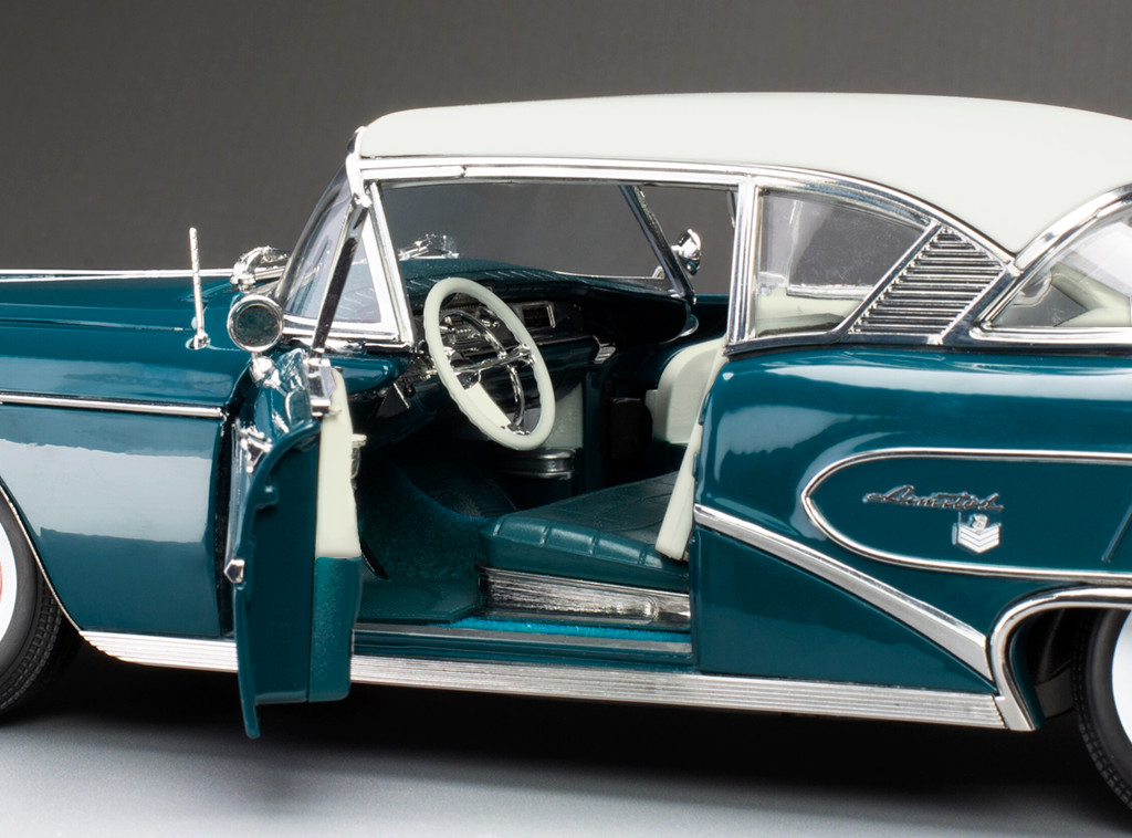 1/18 Sunstar 1958 Buick Limited Riviera Coupe (Glacier White