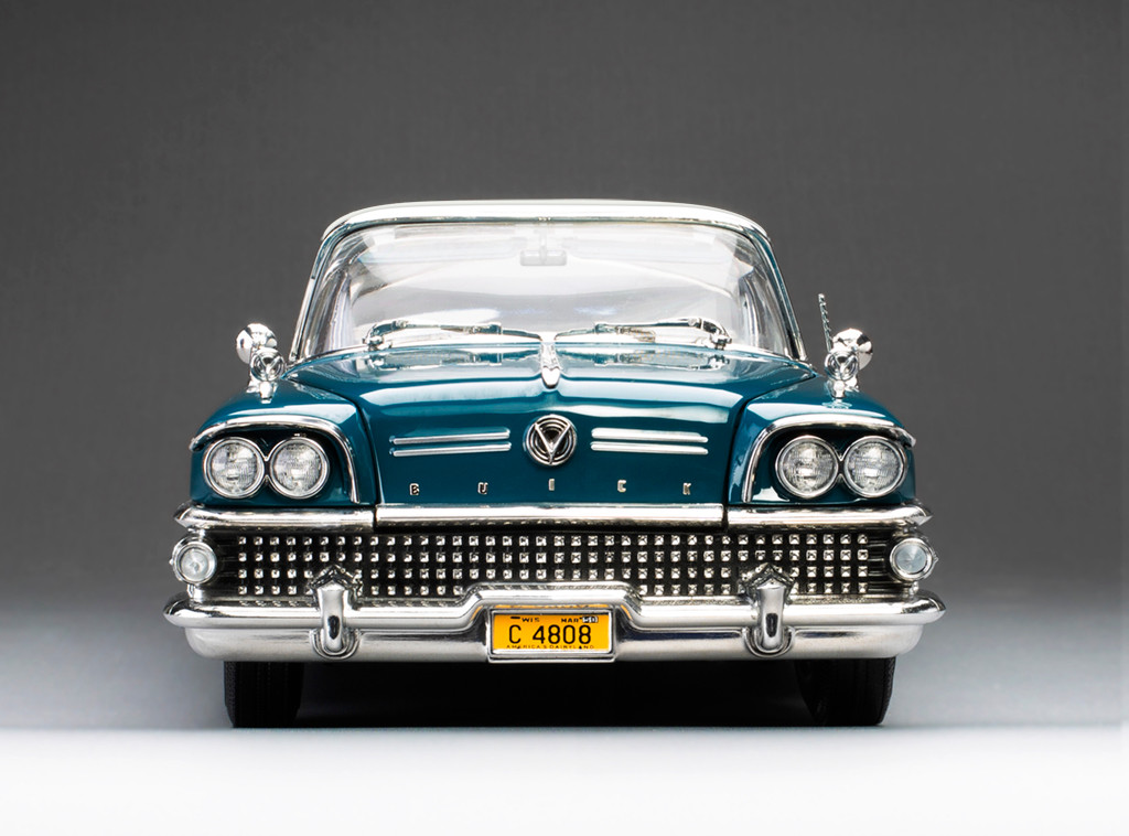 1/18 Sunstar 1958 Buick Limited Riviera Coupe (Glacier White