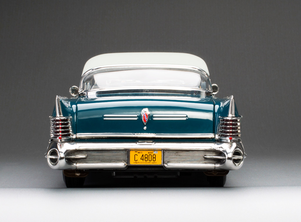 1/18 Sunstar 1958 Buick Limited Riviera Coupe (Glacier White