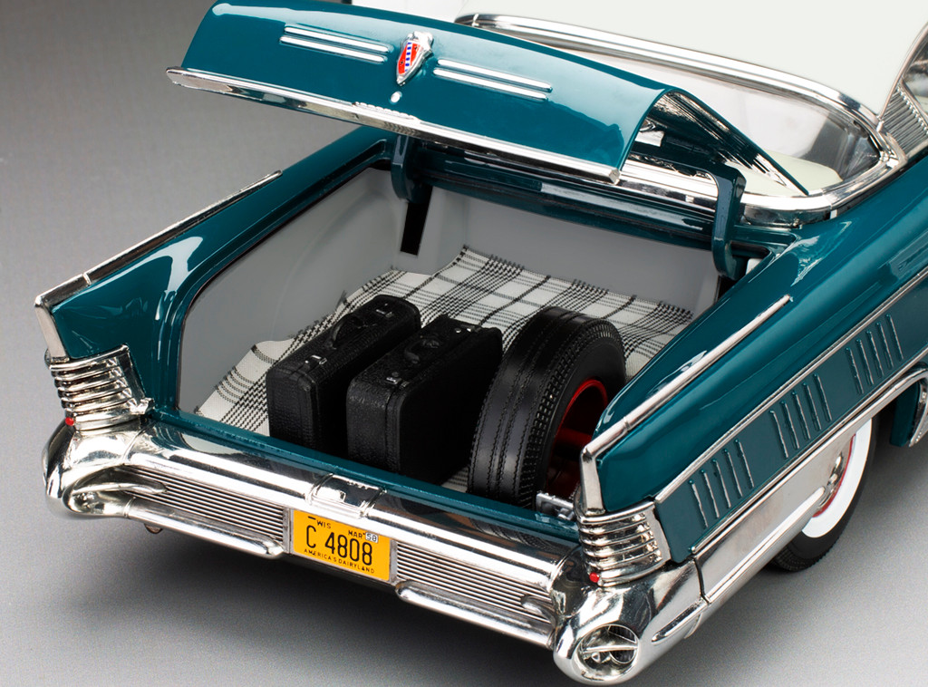 1/18 Sunstar 1958 Buick Limited Riviera Coupe (Glacier White
