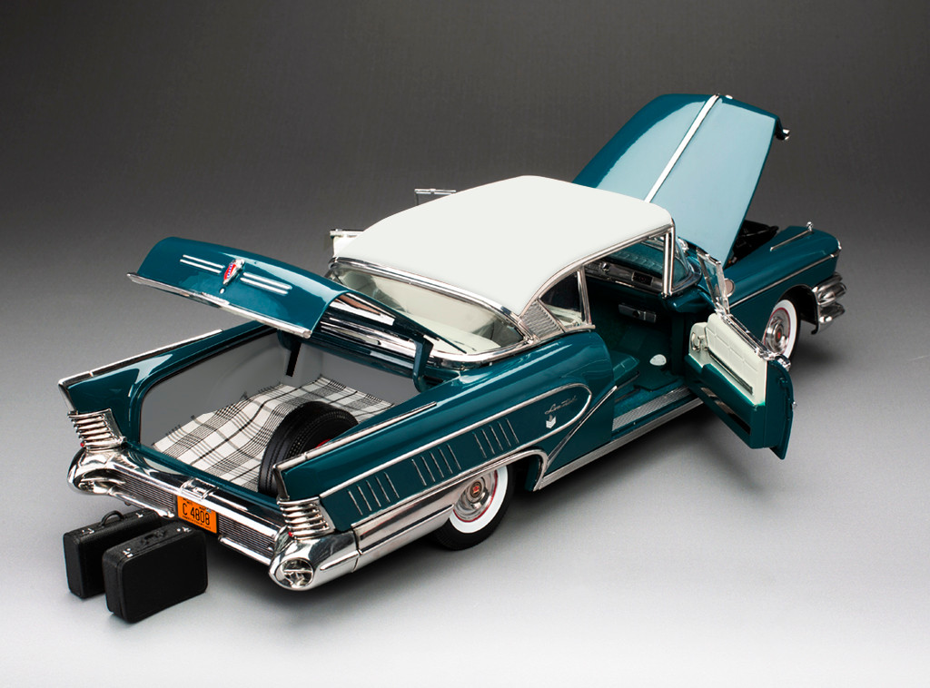 1/18 Sunstar 1958 Buick Limited Riviera Coupe (Glacier White