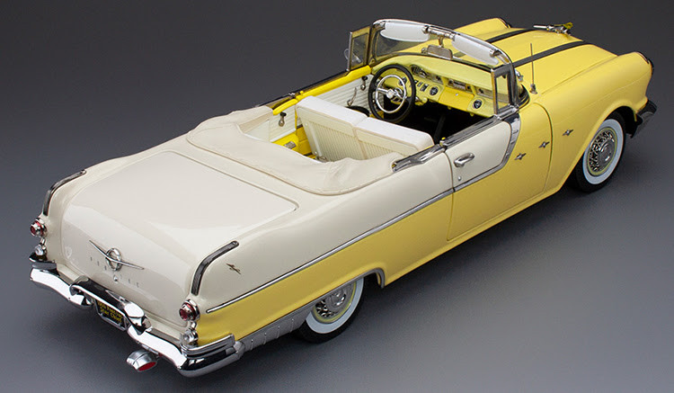 1/18 Sunstar 1955 Pontiac Star Chief Open Convertible (White Mist