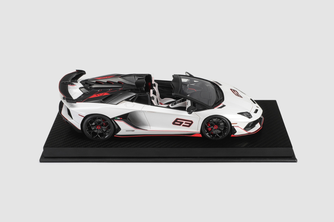 1/18 Runner Lamborghini Aventador SVJ Spider with Removable Top (White with Red Accent) Car Model Limited 25 Pieces