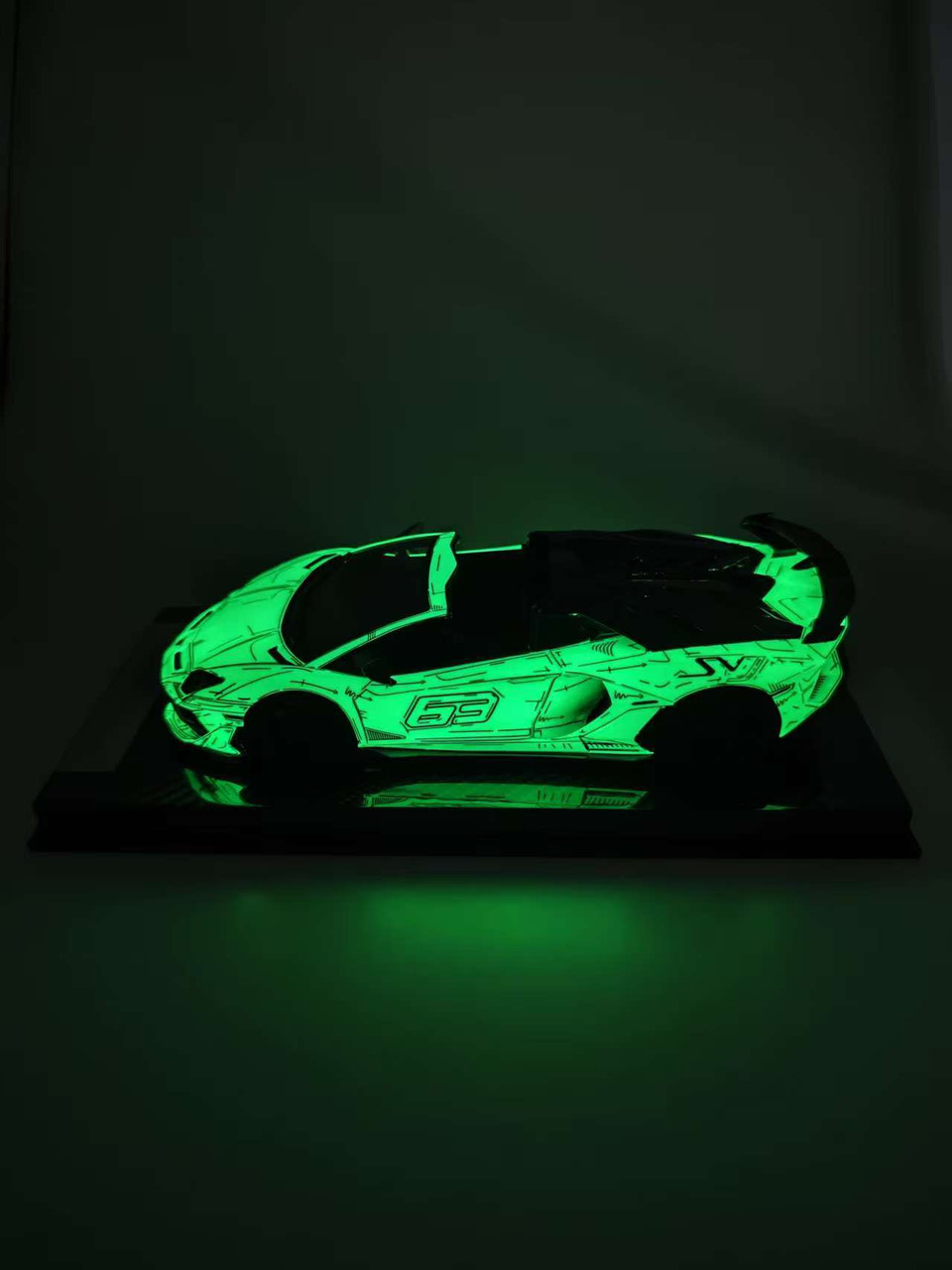 1/18 Runner Lamborghini Aventador SVJ Spider with Removable Top (Glow In The Dark Luminous Green) Car Model Limited 50 Pieces