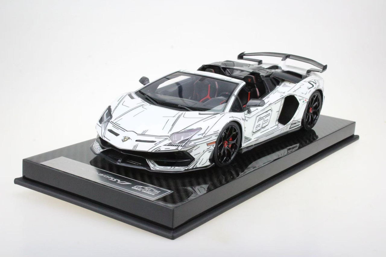 1/18 Runner Lamborghini Aventador SVJ Spider with Removable Top (Glow In The Dark Luminous Green) Car Model Limited 50 Pieces