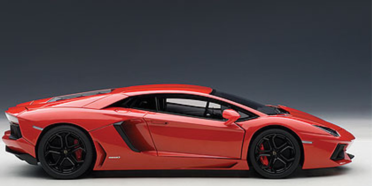 1/18 AUTOart LAMBORGHINI AVENTADOR LP700-4 (ROSSO ANDROMEDA / RED 