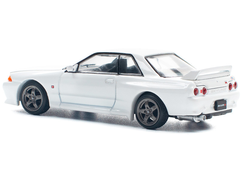 GTR R32 RHD (Right Hand Drive) Crystal White 1/64 Diecast Model