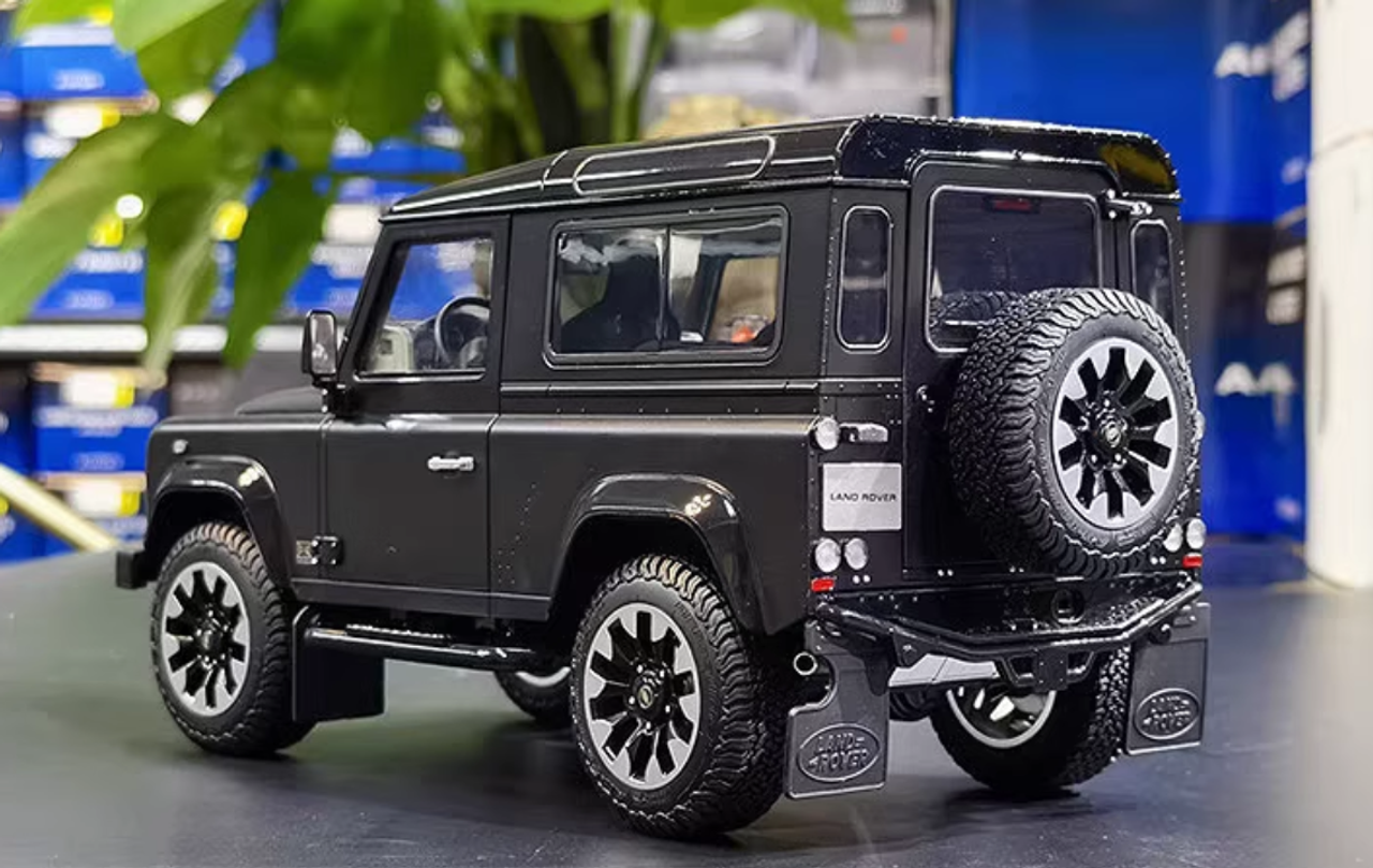 1/18 LCD Land Rover Defender D90 V8 (Matte Black) Full Open Diecast Car Model