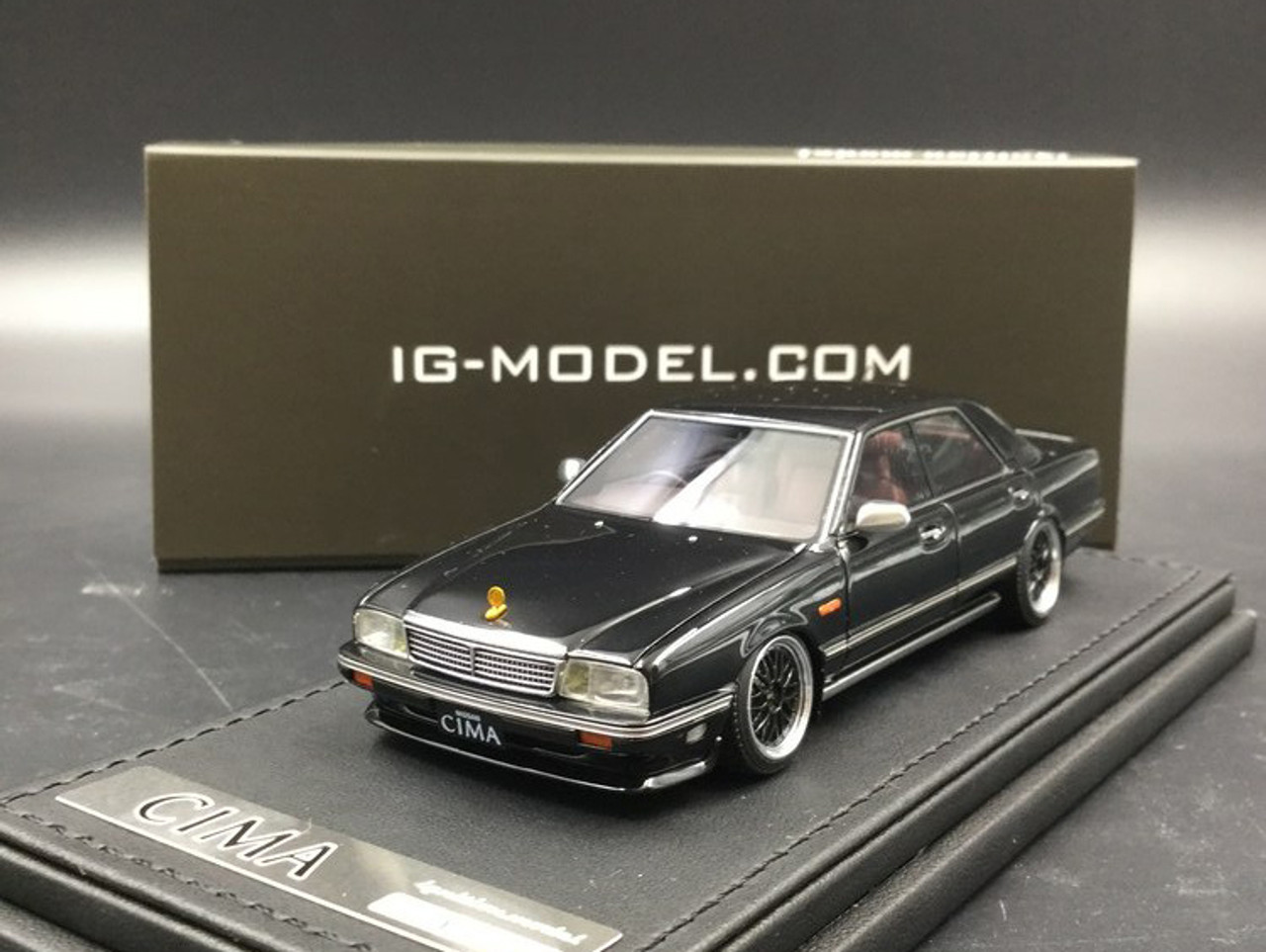 1/43 IG Ignition Model Nissan Gloria Cima (Y31) (Black) Car Model IG1088