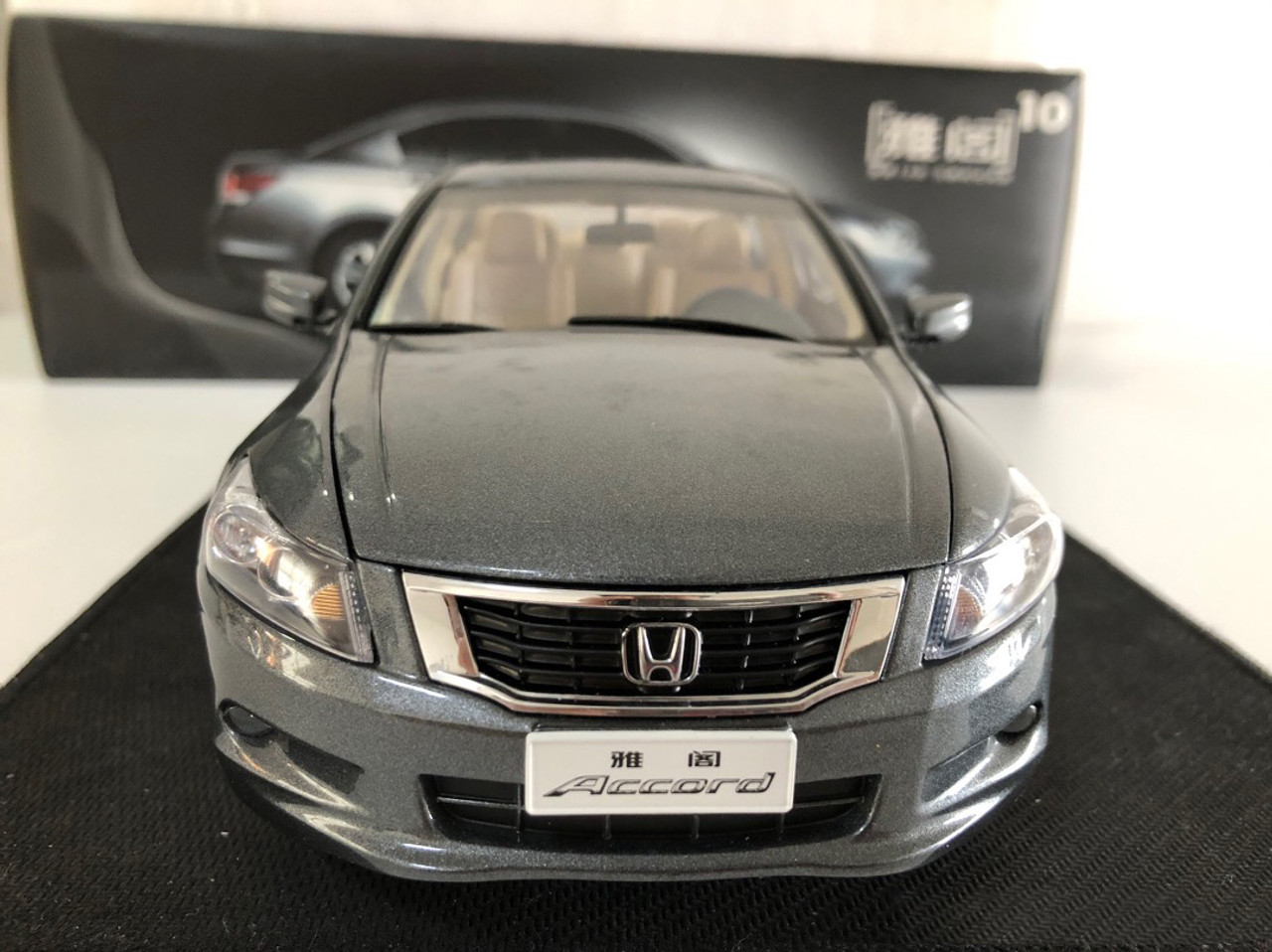 1/18 Dealer Edition Honda Accord w/ Wooden Display (Grey) 8th generation (2007-2012) Diecast Car Model