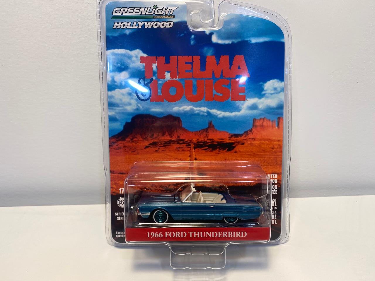 CHASE CAR 1/64 Greenlight 1966 Ford Thunderbird Convertible Blue