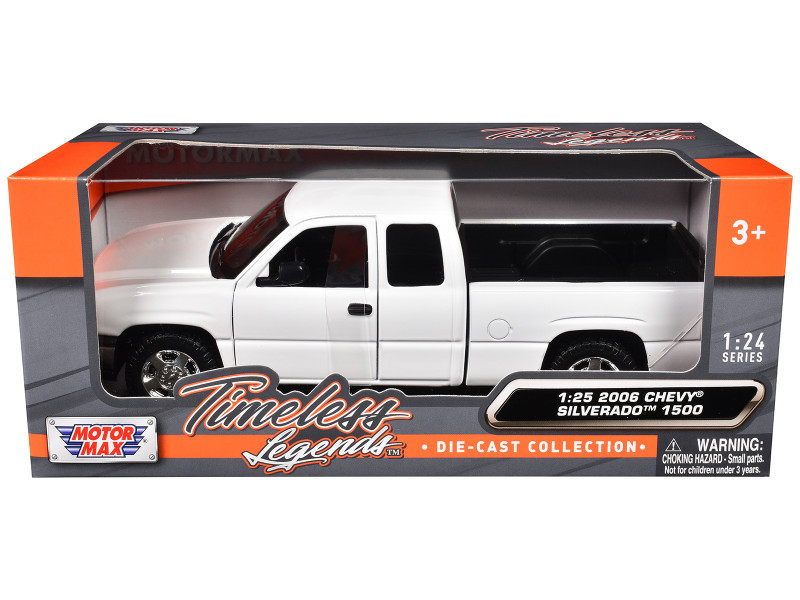 1/25 Motormax 2006 Chevrolet Silverado 1500 (White) Diecast Car