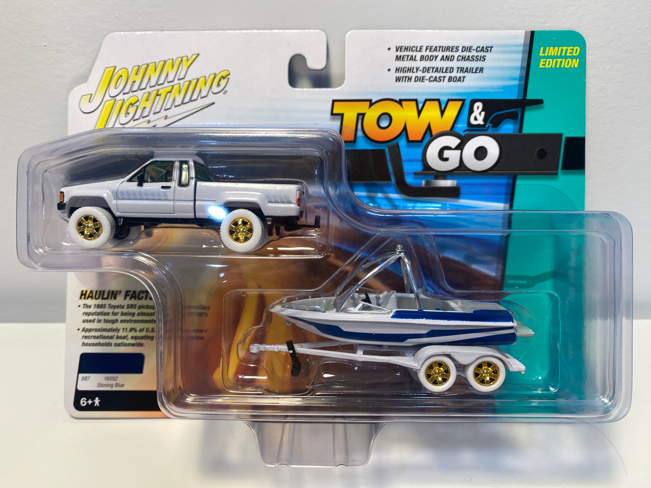 CHASE CAR 1/64 Johnny Lightning 1985 Toyota SR5 Pickup with Malibu