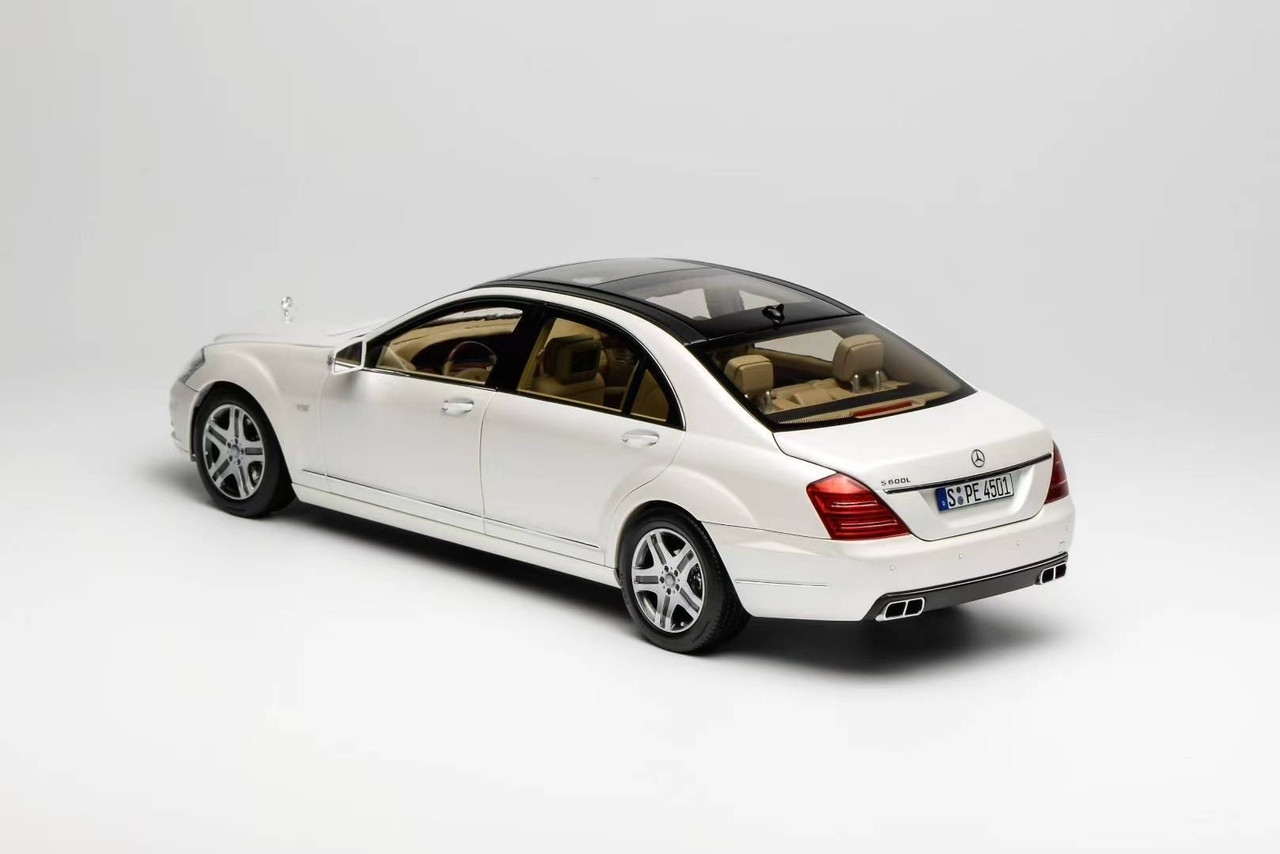 ミニカー Motorhelix Mercedes Benz S600l 1/18 MotorHelix Mercedes-Benz S-Class S600L AMG W221 - Black