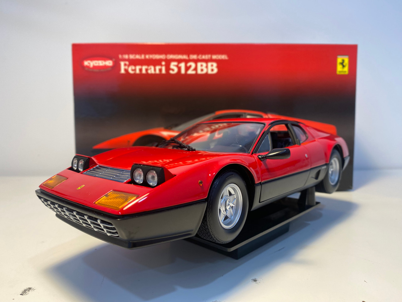 京商 Ferrari 512BB 赤 ミニカー 1/18 1/18 Kyosho Ferrari 512 BB 512BB (Red) Diecast Car Model