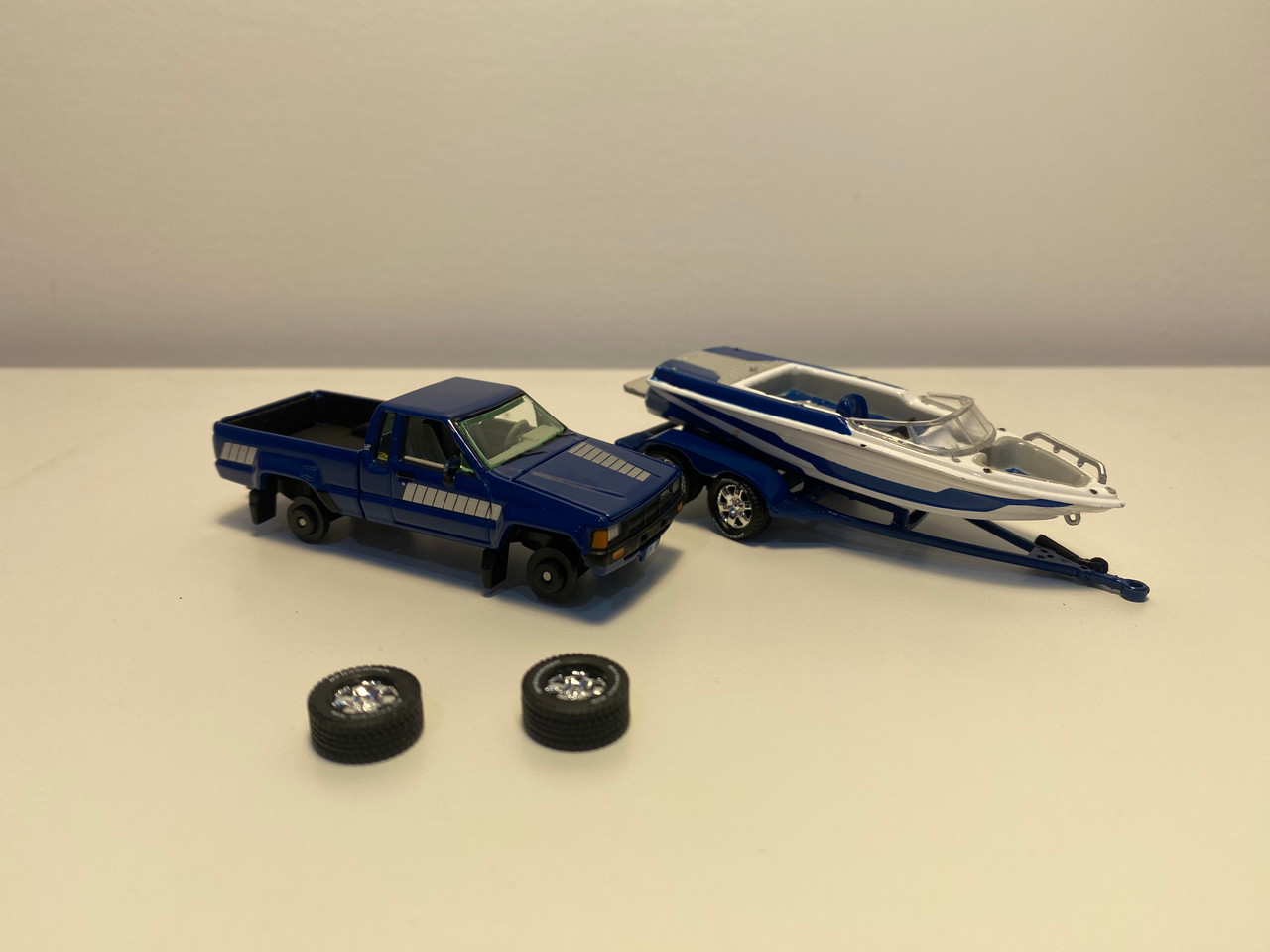 DAMAGED AS-IS 1/64 Johnny Lightning 1985 Toyota SR5 Pickup with Malibu Speed Boat Trailer (Blue) Diecast Models DAMAGED AS-IS 1/64 Johnny Lightning 1985 Toyota SR5 Pickup with Malibu Speed Boat Trailer (Blue) Diecast Models