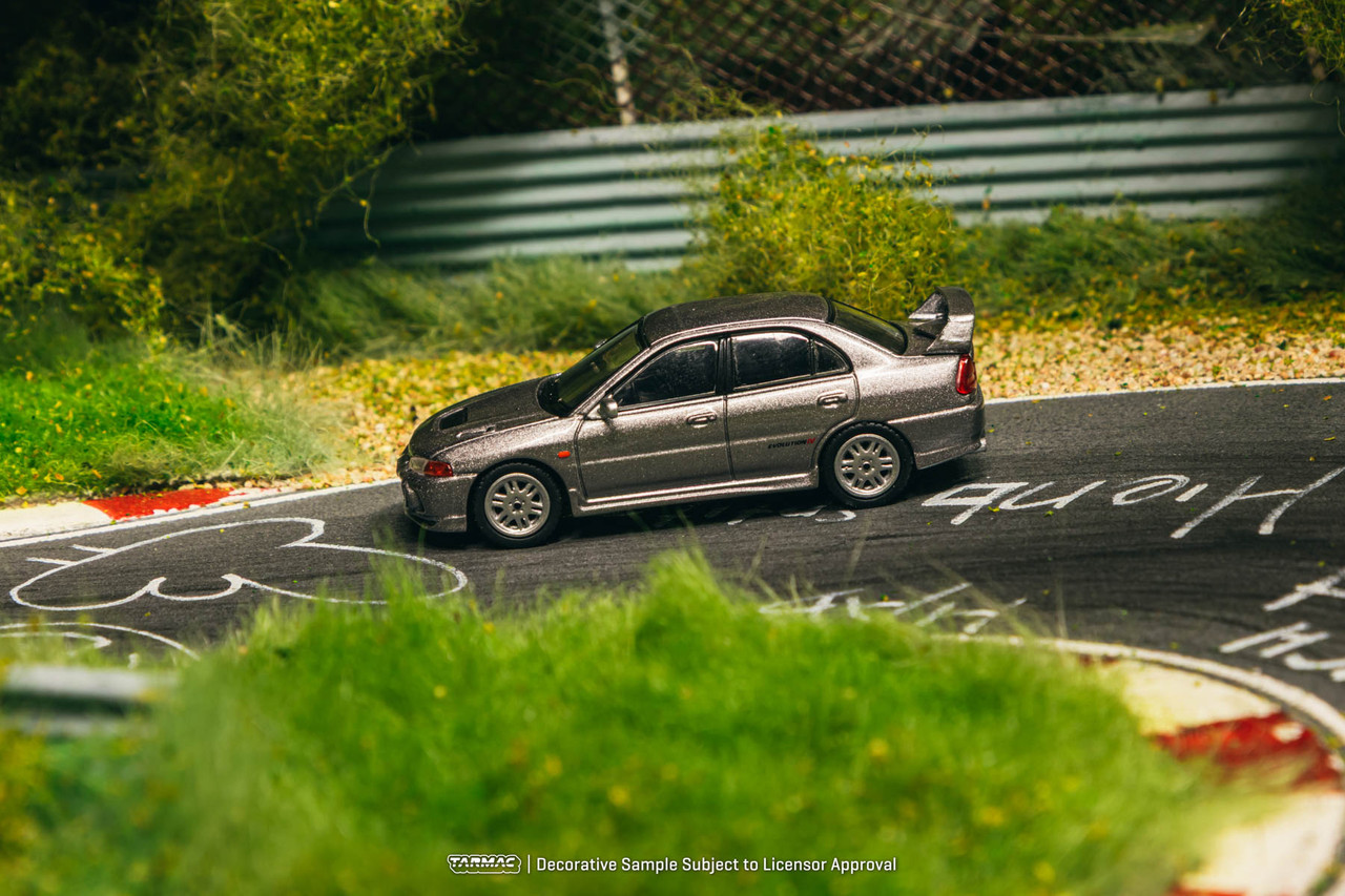 1/64 Tarmac Works Mitsubishi Lancer GSR Evolution IV (Silver) Diecast Car Model with 1 Pack of Trading Card Combo Set